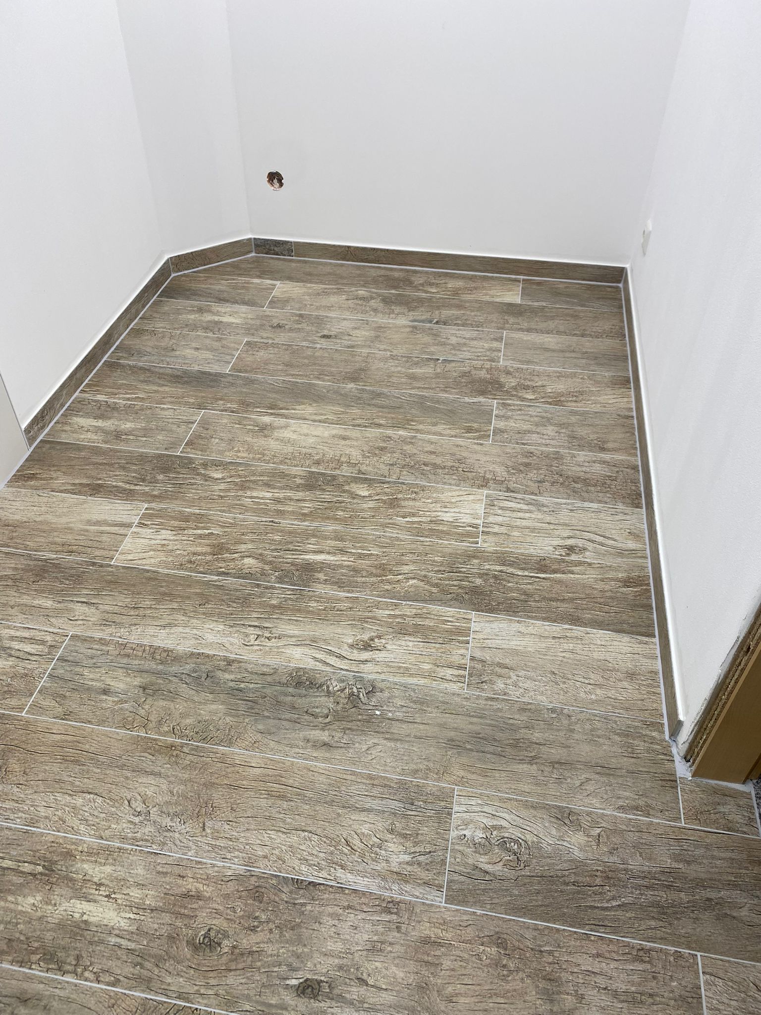 Holzoptik Fliesen in Perfektion Holzoptik Fliesen Freiburg - Realistische Holzmaserung Bodenbelag