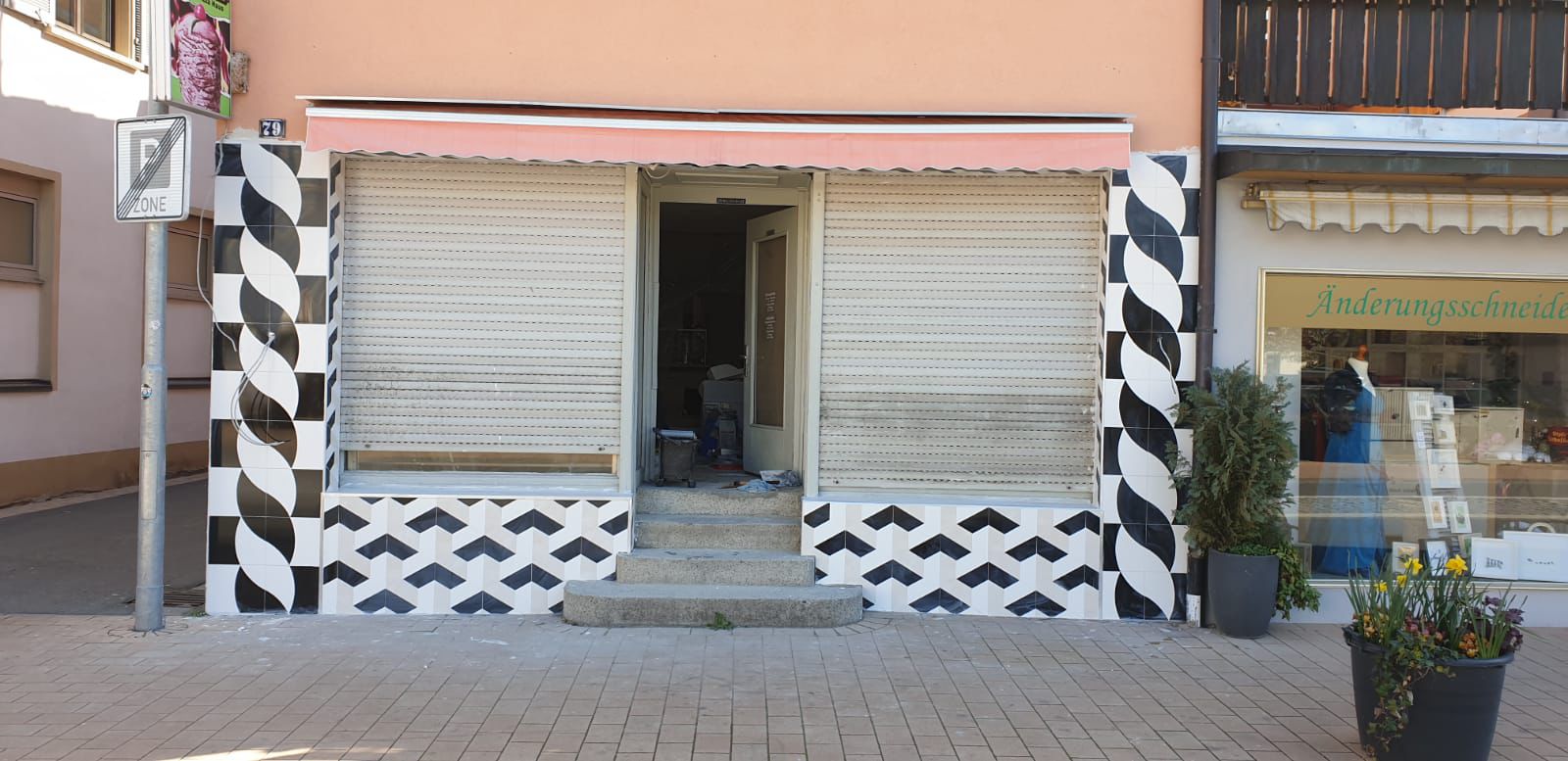 Künstlerische Fassade - Professionelle Fliesenarbeiten Freiburg von Madlin Fliesen Künstlerische Fassade - Fliesenleger Freiburg Projekt von Madlin Fliesen