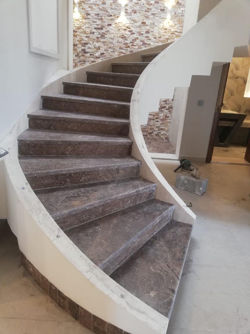 Designer Wendeltreppe - Professionelle Fliesenarbeiten Freiburg von Madlin Fliesen Designer Wendeltreppe - Fliesenleger Freiburg Projekt von Madlin Fliesen